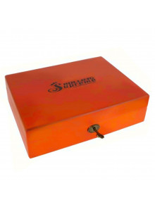 Wooden humidor with sifter - hinged cover closed. With Rolling Supreme logo.